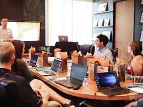 Arkusz z tworzywa sztucznego PP / PESheet Rolki do tacek na żywność Arkusz z tworzywa sztucznego PP / PESheet Rolki do tacek na żywność